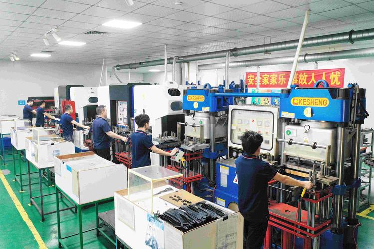 開煉機、硅橡膠油壓機與成型工藝在東莞市華創橡膠塑料制品制造中的應用